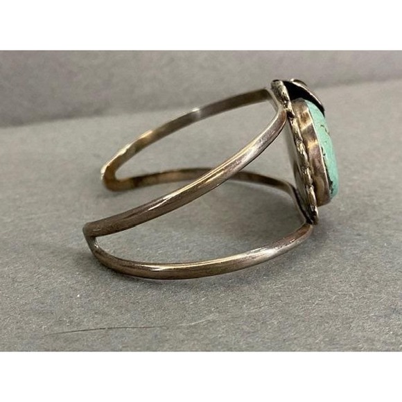 Vintage & Authentic Silver & Turquoise Bracelet Large 3/4" cabochon - Picture 7 of 11